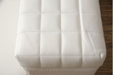 中古　展示美品　トニーノ・ランボルギーニ(Tonino Lamborghini)　白総革　オーストリッチ　クッション1個付き　清潔感のあるスタイリッシュな空間づくりに活躍する2人掛けソファ(レザー、二人掛け、2P)(定価約400万円)(R-055614)