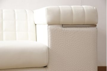 中古　展示美品　トニーノ・ランボルギーニ(Tonino Lamborghini)　白総革　オーストリッチ　クッション1個付き　清潔感のあるスタイリッシュな空間づくりに活躍する2人掛けソファ(レザー、二人掛け、2P)(定価約400万円)(R-055614)