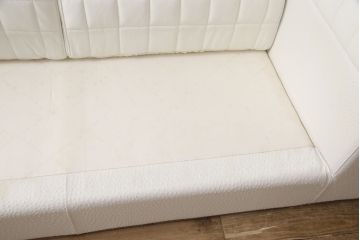 中古　展示美品　トニーノ・ランボルギーニ(Tonino Lamborghini)　白総革　オーストリッチ　クッション1個付き　清潔感のあるスタイリッシュな空間づくりに活躍する2人掛けソファ(レザー、二人掛け、2P)(定価約400万円)(R-055614)