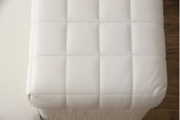 中古　展示美品　トニーノ・ランボルギーニ(Tonino Lamborghini)　白総革　オーストリッチ　クッション1個付き　清潔感のあるスタイリッシュな空間づくりに活躍する2人掛けソファ(レザー、二人掛け、2P)(定価約400万円)(R-055615)