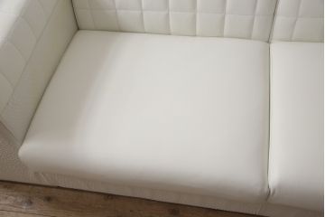 中古　展示美品　トニーノ・ランボルギーニ(Tonino Lamborghini)　白総革　オーストリッチ　クッション1個付き　清潔感のあるスタイリッシュな空間づくりに活躍する2人掛けソファ(レザー、二人掛け、2P)(定価約400万円)(R-055615)