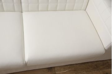 中古　展示美品　トニーノ・ランボルギーニ(Tonino Lamborghini)　白総革　オーストリッチ　クッション1個付き　清潔感のあるスタイリッシュな空間づくりに活躍する2人掛けソファ(レザー、二人掛け、2P)(定価約400万円)(R-055615)
