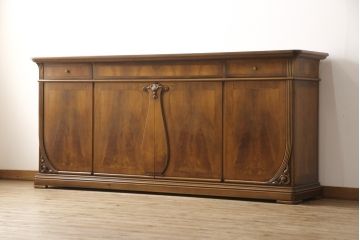 中古　超美品　イタリア高級家具　CANTU　クラシカルな佇まいの大型サイドボード(サイドキャビネット、収納棚、戸棚)(R-055626)