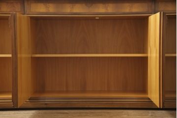 中古　超美品　イタリア高級家具　CANTU　クラシカルな佇まいの大型サイドボード(サイドキャビネット、収納棚、戸棚)(R-055626)