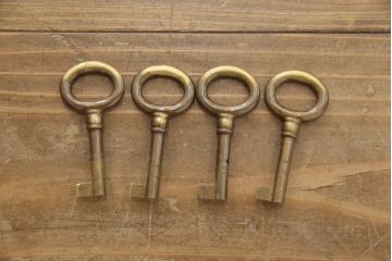 中古　超美品　イタリア高級家具　CANTU　クラシカルな佇まいの大型サイドボード(サイドキャビネット、収納棚、戸棚)(R-055626)