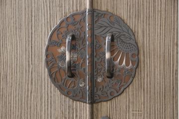中古　美品　国産手造り　意匠を凝らした金具が魅力的な総桐箪笥(並厚、桐たんす、和タンス、着物箪笥、衣装箪笥、引き出し、チェスト、バラ売り可能)(R-055627)