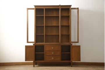 中古　美品　DREXEL HERITAGE(ドレクセルヘリテイジ)　Triune(トライユン)　チャイナ　クラシカルな佇まいが魅力の食器棚(キャビネット、収納棚、飾り棚)(定価約85万円)(R-055628)