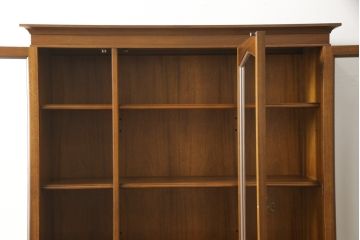 中古　美品　DREXEL HERITAGE(ドレクセルヘリテイジ)　Triune(トライユン)　チャイナ　クラシカルな佇まいが魅力の食器棚(キャビネット、収納棚、飾り棚)(定価約85万円)(R-055628)