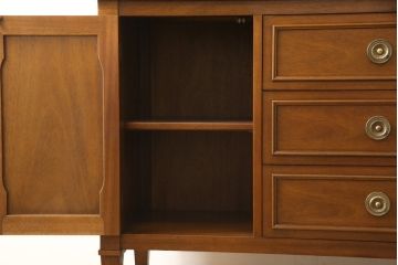中古　美品　DREXEL HERITAGE(ドレクセルヘリテイジ)　Triune(トライユン)　チャイナ　クラシカルな佇まいが魅力の食器棚(キャビネット、収納棚、飾り棚)(定価約85万円)(R-055628)