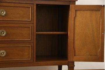 中古　美品　DREXEL HERITAGE(ドレクセルヘリテイジ)　Triune(トライユン)　チャイナ　クラシカルな佇まいが魅力の食器棚(キャビネット、収納棚、飾り棚)(定価約85万円)(R-055628)