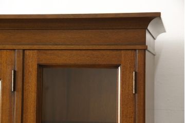 中古　美品　DREXEL HERITAGE(ドレクセルヘリテイジ)　Triune(トライユン)　チャイナ　クラシカルな佇まいが魅力の食器棚(キャビネット、収納棚、飾り棚)(定価約85万円)(R-055628)