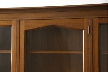 中古　美品　DREXEL HERITAGE(ドレクセルヘリテイジ)　Triune(トライユン)　チャイナ　クラシカルな佇まいが魅力の食器棚(キャビネット、収納棚、飾り棚)(定価約85万円)(R-055628)