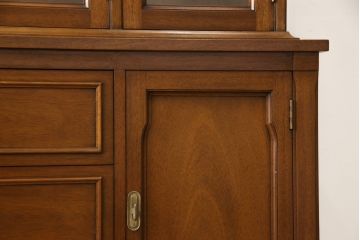 中古　美品　DREXEL HERITAGE(ドレクセルヘリテイジ)　Triune(トライユン)　チャイナ　クラシカルな佇まいが魅力の食器棚(キャビネット、収納棚、飾り棚)(定価約85万円)(R-055628)