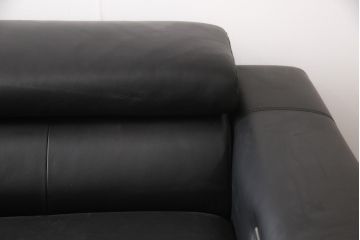 新品未使用　IDC大塚家具取り扱い　インターリバックス　ヒューゴ　本革　モダンでスタイリッシュなデザインが魅力の電動リクライニングソファセット(カウチソファ、2人掛けソファ、3人掛けソファ、レザー)(定価約55万円)(R-055633)