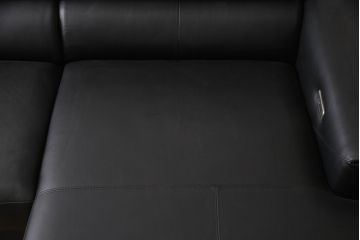 新品未使用　IDC大塚家具取り扱い　インターリバックス　ヒューゴ　本革　モダンでスタイリッシュなデザインが魅力の電動リクライニングソファセット(カウチソファ、2人掛けソファ、3人掛けソファ、レザー)(定価約55万円)(R-055633)