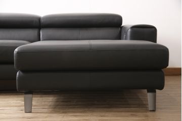 新品未使用　IDC大塚家具取り扱い　インターリバックス　ヒューゴ　本革　モダンでスタイリッシュなデザインが魅力の電動リクライニングソファセット(カウチソファ、2人掛けソファ、3人掛けソファ、レザー)(定価約55万円)(R-055633)