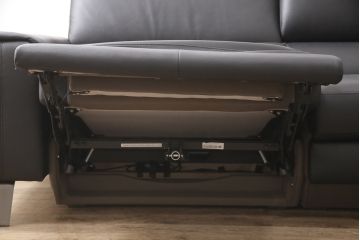 新品未使用　IDC大塚家具取り扱い　インターリバックス　ヒューゴ　本革　モダンでスタイリッシュなデザインが魅力の電動リクライニングソファセット(カウチソファ、2人掛けソファ、3人掛けソファ、レザー)(定価約55万円)(R-055633)
