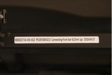 新品未使用　IDC大塚家具取り扱い　インターリバックス　ヒューゴ　本革　モダンでスタイリッシュなデザインが魅力の電動リクライニングソファセット(カウチソファ、2人掛けソファ、3人掛けソファ、レザー)(定価約55万円)(R-055633)