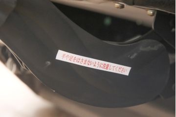 新品未使用　IDC大塚家具取り扱い　インターリバックス　ヒューゴ　本革　モダンでスタイリッシュなデザインが魅力の電動リクライニングソファセット(カウチソファ、2人掛けソファ、3人掛けソファ、レザー)(定価約55万円)(R-055633)