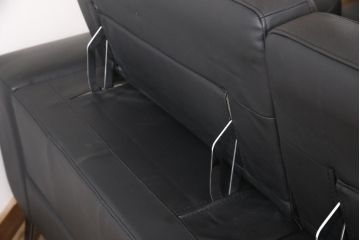 新品未使用　IDC大塚家具取り扱い　インターリバックス　ヒューゴ　本革　モダンでスタイリッシュなデザインが魅力の電動リクライニングソファセット(カウチソファ、2人掛けソファ、3人掛けソファ、レザー)(定価約55万円)(R-055633)