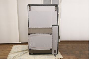 新品未使用　IDC大塚家具取り扱い　インターリバックス　ヒューゴ　本革　モダンでスタイリッシュなデザインが魅力の電動リクライニングソファセット(カウチソファ、2人掛けソファ、3人掛けソファ、レザー)(定価約55万円)(R-055633)