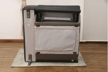 新品未使用　IDC大塚家具取り扱い　インターリバックス　ヒューゴ　本革　モダンでスタイリッシュなデザインが魅力の電動リクライニングソファセット(カウチソファ、2人掛けソファ、3人掛けソファ、レザー)(定価約55万円)(R-055633)