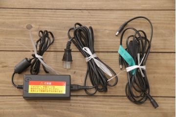 新品未使用　IDC大塚家具取り扱い　インターリバックス　ヒューゴ　本革　モダンでスタイリッシュなデザインが魅力の電動リクライニングソファセット(カウチソファ、2人掛けソファ、3人掛けソファ、レザー)(定価約55万円)(R-055633)