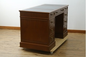 中古　美品　DREXEL HERITAGE(ドレクセルヘリテイジ)　重厚感ある佇まいが目を引くデスク　(R-055636)