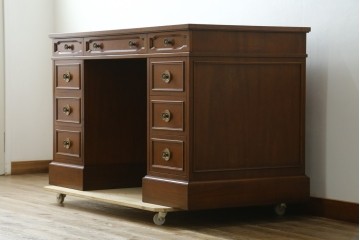 中古　美品　DREXEL HERITAGE(ドレクセルヘリテイジ)　重厚感ある佇まいが目を引くデスク　(R-055636)