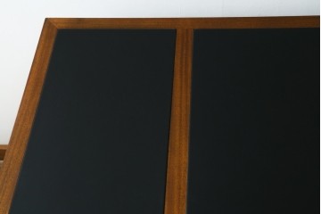 中古　美品　DREXEL HERITAGE(ドレクセルヘリテイジ)　重厚感ある佇まいが目を引くデスク　(R-055636)