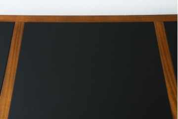 中古　美品　DREXEL HERITAGE(ドレクセルヘリテイジ)　重厚感ある佇まいが目を引くデスク　(R-055636)