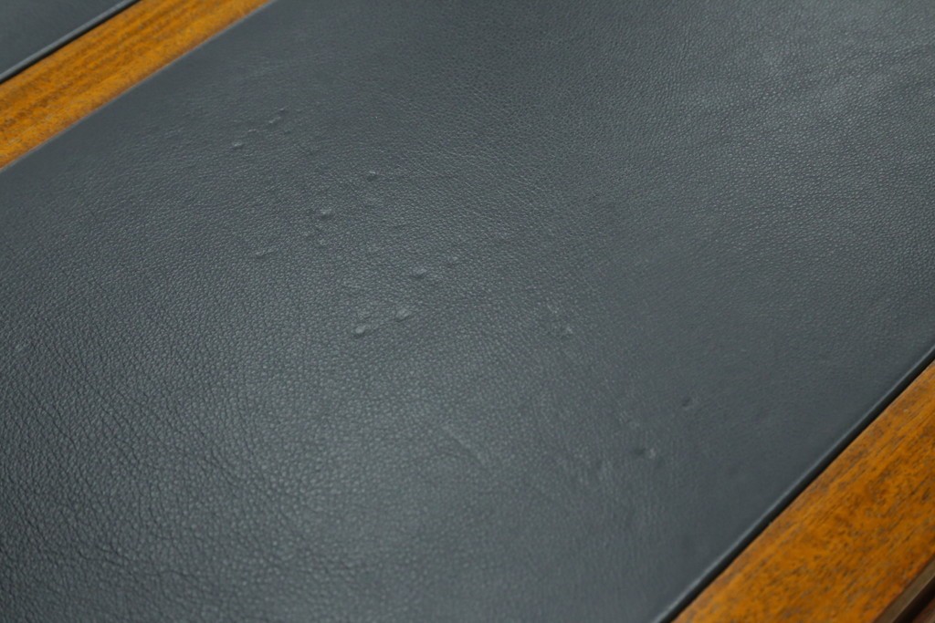 中古　美品　DREXEL HERITAGE(ドレクセルヘリテイジ)　重厚感ある佇まいが目を引くデスク　(R-055636)