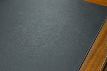 中古　美品　DREXEL HERITAGE(ドレクセルヘリテイジ)　重厚感ある佇まいが目を引くデスク　(R-055636)