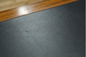中古　美品　DREXEL HERITAGE(ドレクセルヘリテイジ)　重厚感ある佇まいが目を引くデスク　(R-055636)