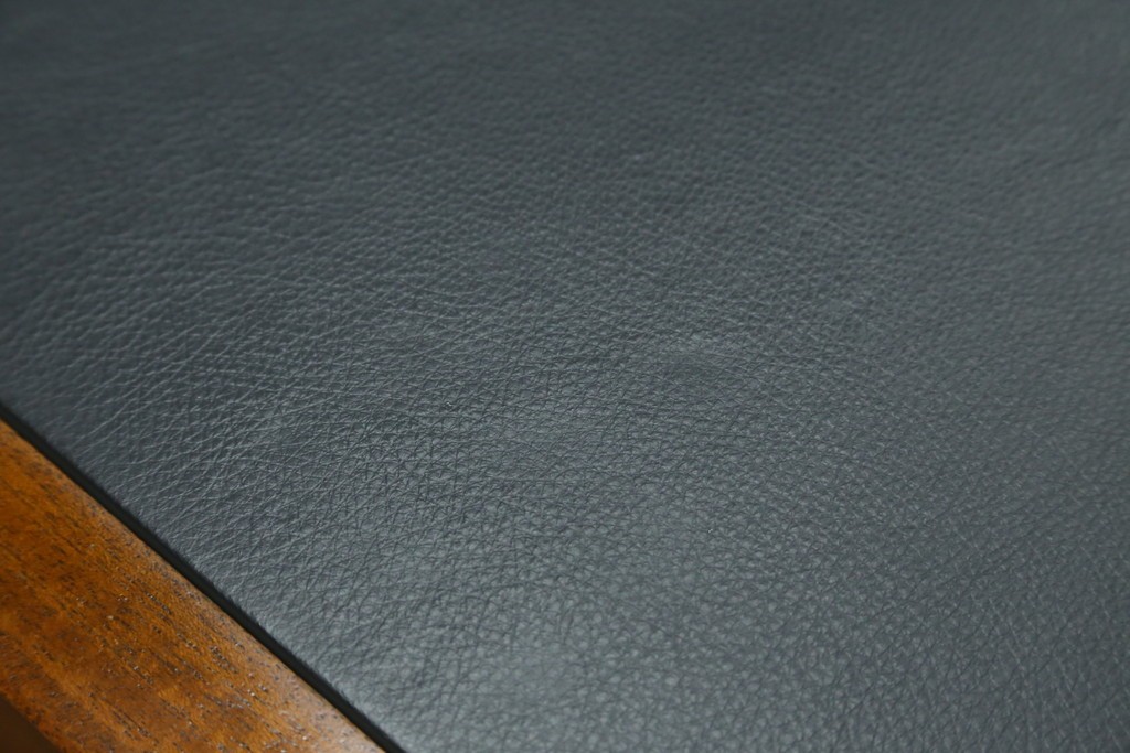 中古　美品　DREXEL HERITAGE(ドレクセルヘリテイジ)　重厚感ある佇まいが目を引くデスク　(R-055636)