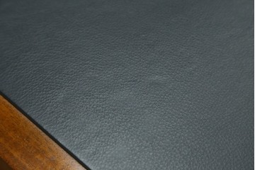 中古　美品　DREXEL HERITAGE(ドレクセルヘリテイジ)　重厚感ある佇まいが目を引くデスク　(R-055636)