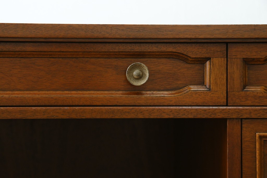 中古　美品　DREXEL HERITAGE(ドレクセルヘリテイジ)　重厚感ある佇まいが目を引くデスク　(R-055636)