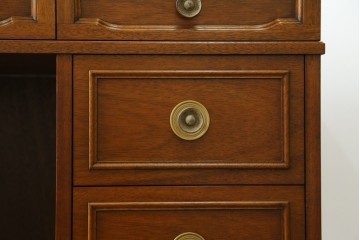 中古　美品　DREXEL HERITAGE(ドレクセルヘリテイジ)　重厚感ある佇まいが目を引くデスク　(R-055636)