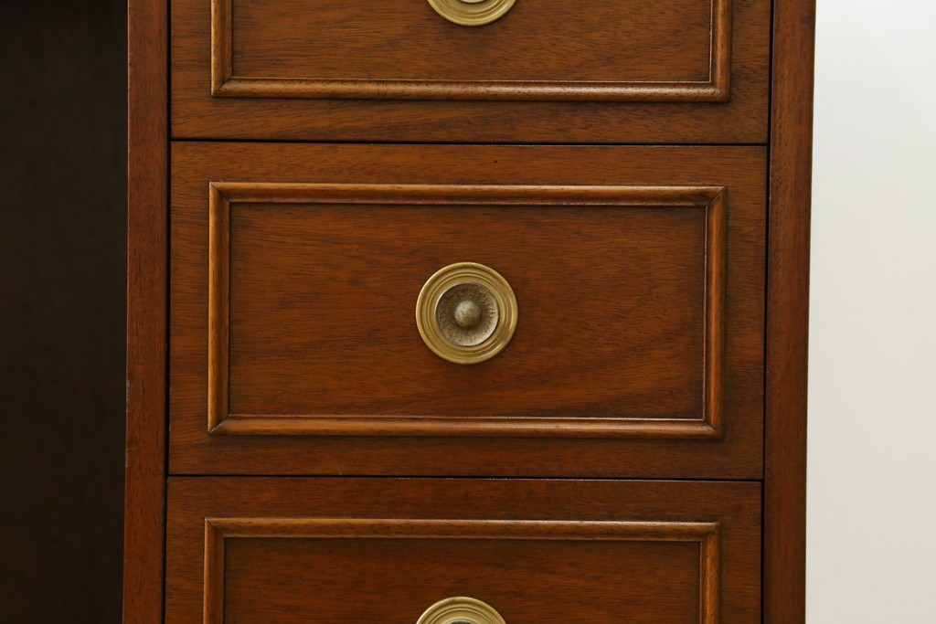 中古　美品　DREXEL HERITAGE(ドレクセルヘリテイジ)　重厚感ある佇まいが目を引くデスク　(R-055636)