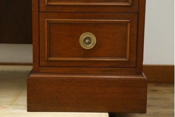 中古　美品　DREXEL HERITAGE(ドレクセルヘリテイジ)　重厚感ある佇まいが目を引くデスク　(R-055636)