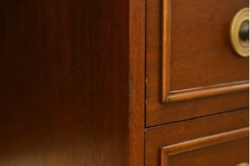 中古　美品　DREXEL HERITAGE(ドレクセルヘリテイジ)　重厚感ある佇まいが目を引くデスク　(R-055636)