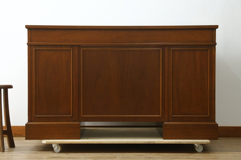 中古　美品　DREXEL HERITAGE(ドレクセルヘリテイジ)　重厚感ある佇まいが目を引くデスク　(R-055636)