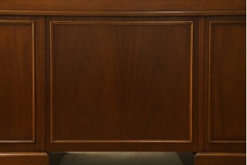 中古　美品　DREXEL HERITAGE(ドレクセルヘリテイジ)　重厚感ある佇まいが目を引くデスク　(R-055636)