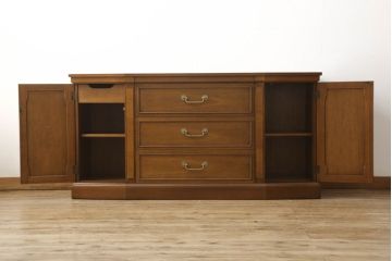 中古　美品　DREXEL HERITAGE(ドレクセルヘリテイジ)　Triune(トライユン)　品のある佇まいのサイドボード(サイドキャビネット、リビングボード、サイドチェスト、引き出し)(R-055640)