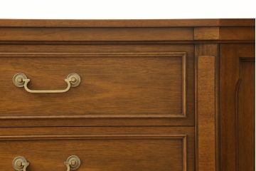 中古　美品　DREXEL HERITAGE(ドレクセルヘリテイジ)　Triune(トライユン)　品のある佇まいのサイドボード(サイドキャビネット、リビングボード、サイドチェスト、引き出し)(R-055640)