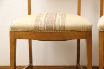 中古　イタリア高級家具　メデア(Medea)　クラシカルなデザインが魅力的なダイニングチェア2脚セット(2脚定価 約60万円)(R-055642)