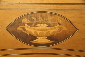 中古　イタリア高級家具　メデア(Medea)　クラシカルなデザインが魅力的なダイニングチェア2脚セット(2脚定価 約60万円)(R-055643)