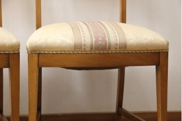 中古　イタリア高級家具　メデア(Medea)　クラシカルなデザインが魅力的なダイニングチェア2脚セット(2脚定価 約60万円)(R-055643)