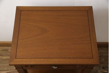 中古　美品　DREXEL HERITAGE(ドレクセルヘリテイジ)　品のある佇まいが美しいサイドテーブル(電話台、ナイトテーブル、コンソールテーブル)(R-055648)