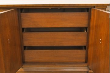 中古　美品　DREXEL HERITAGE(ドレクセルヘリテイジ)　FRANCESCA(フランチェスカ)　マホガニー　高級感あふれるクリデンザ(クレデンザ、収納棚、キャビネット、サイドボード)(定価約90万円)(R-055651)